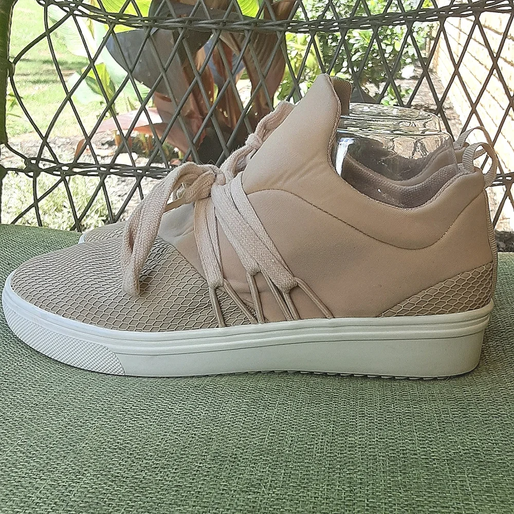 Steve Madden Blush Pink Lancer Soft Neoprene Fabric Sneakers Size 6.5.